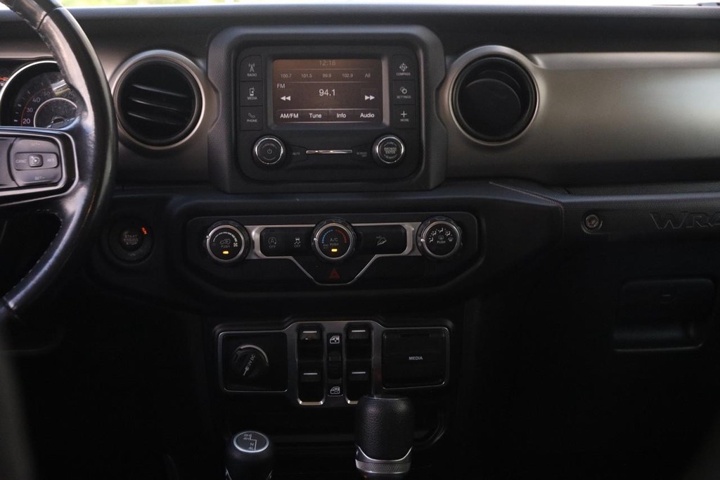 Jeep Wrangler Unlimited Vehicle Full-screen Gallery Image 24