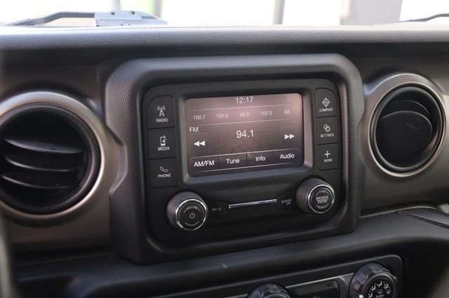 Jeep Wrangler Unlimited Vehicle Image 16