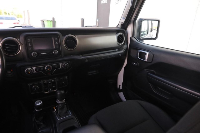 Jeep Wrangler Unlimited Vehicle Image 25