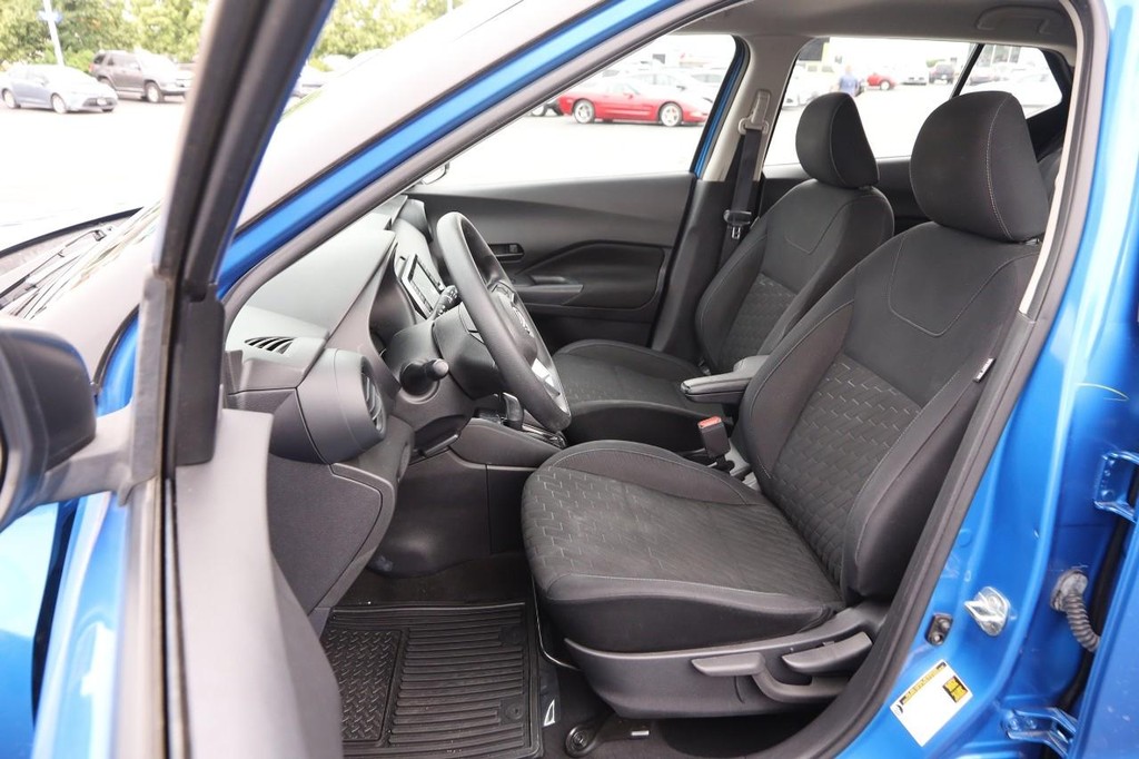 Nissan Kicks Vehicle Full-screen Gallery Image 8