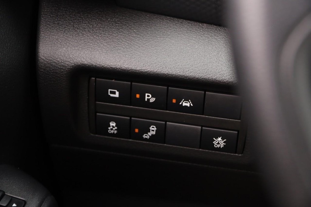 Nissan Kicks Vehicle Full-screen Gallery Image 18