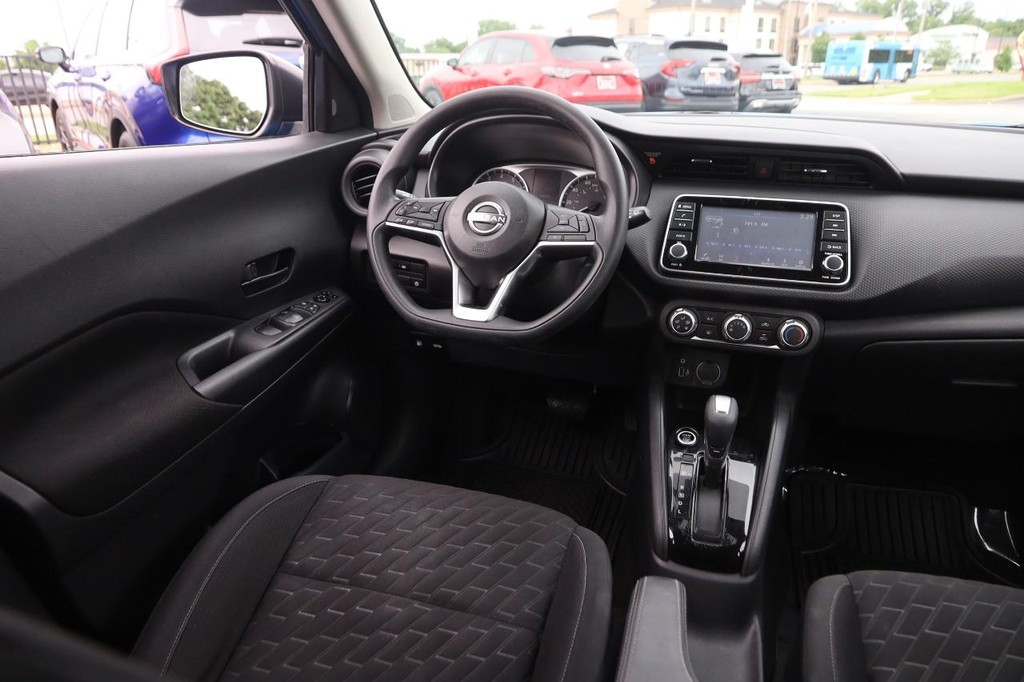 Nissan Kicks Vehicle Full-screen Gallery Image 20