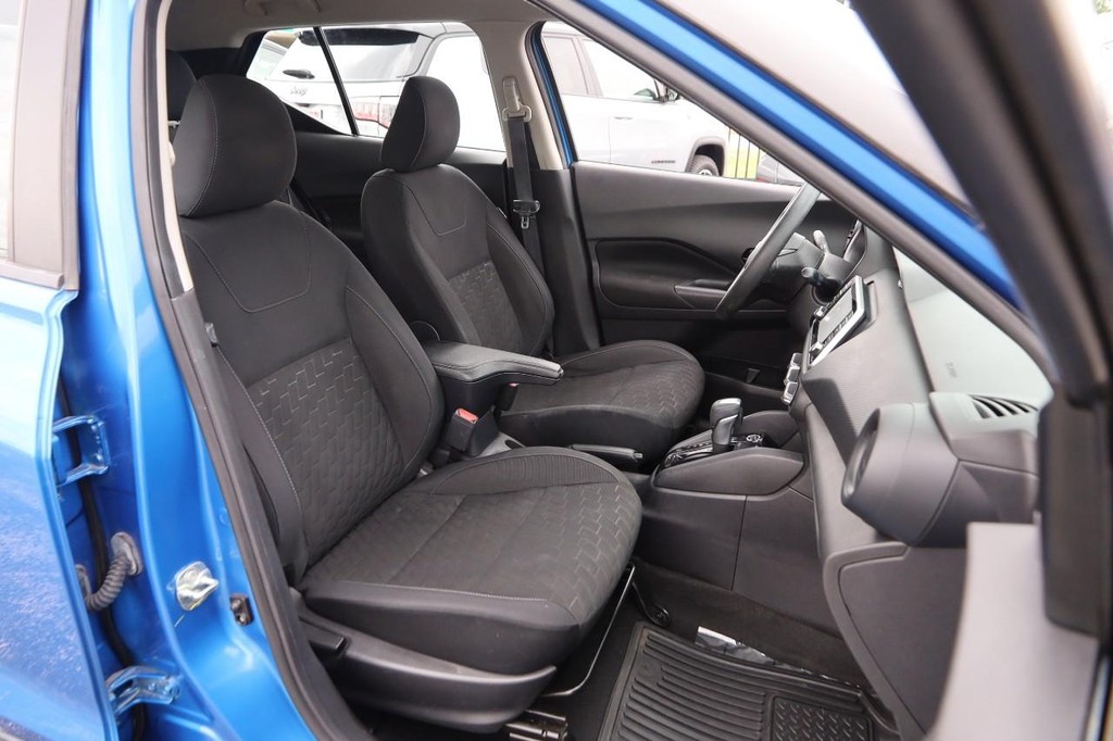 Nissan Kicks Vehicle Full-screen Gallery Image 24