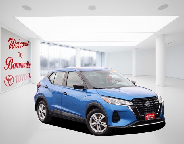 Nissan Kicks Vehicle Image 02