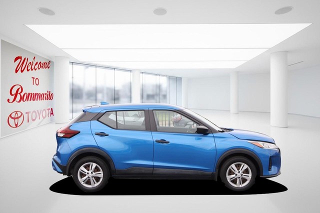 Nissan Kicks Vehicle Image 05