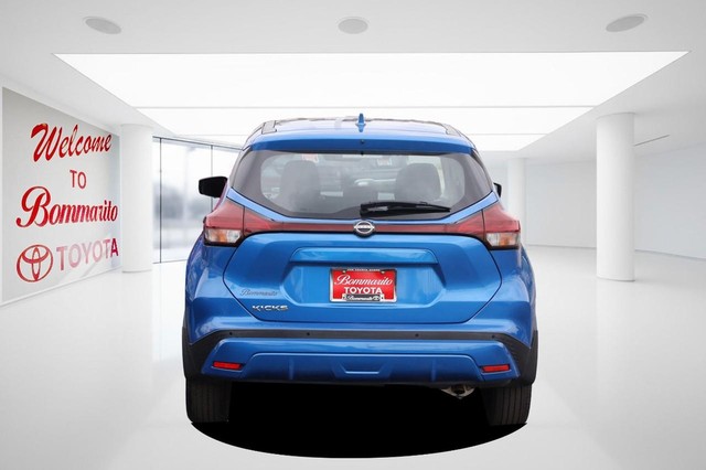 Nissan Kicks Vehicle Image 06