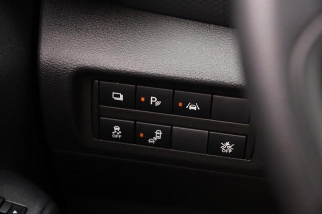 Nissan Kicks Vehicle Image 18