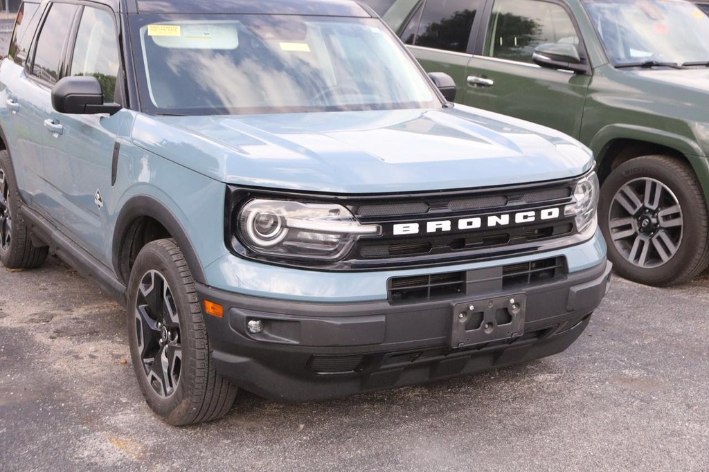 Ford Bronco Sport Vehicle Full-screen Gallery Image 02