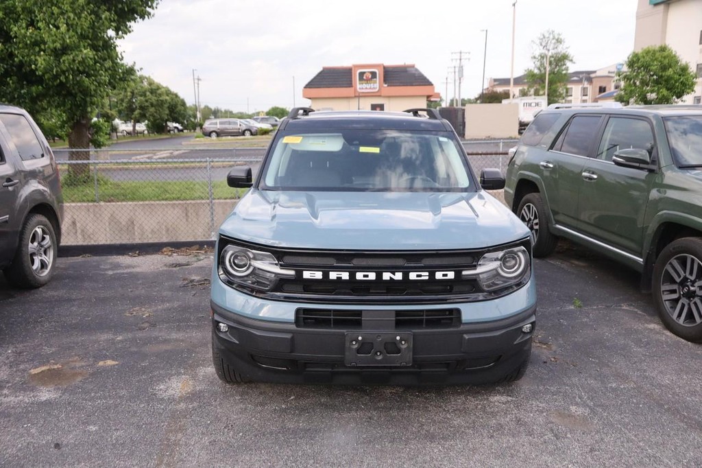 Ford Bronco Sport Vehicle Full-screen Gallery Image 03