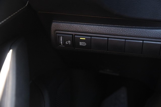 Toyota Corolla Hatchback Vehicle Image 18