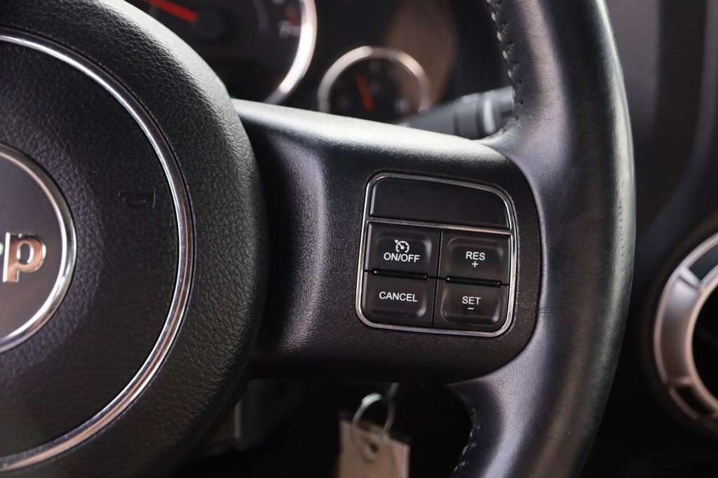 Jeep Wrangler Vehicle Full-screen Gallery Image 11