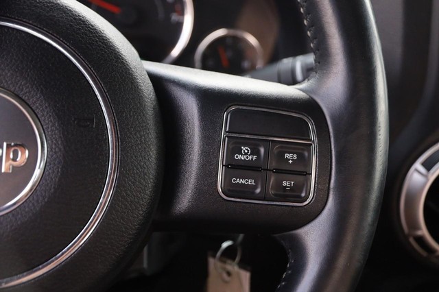 Jeep Wrangler Vehicle Image 11