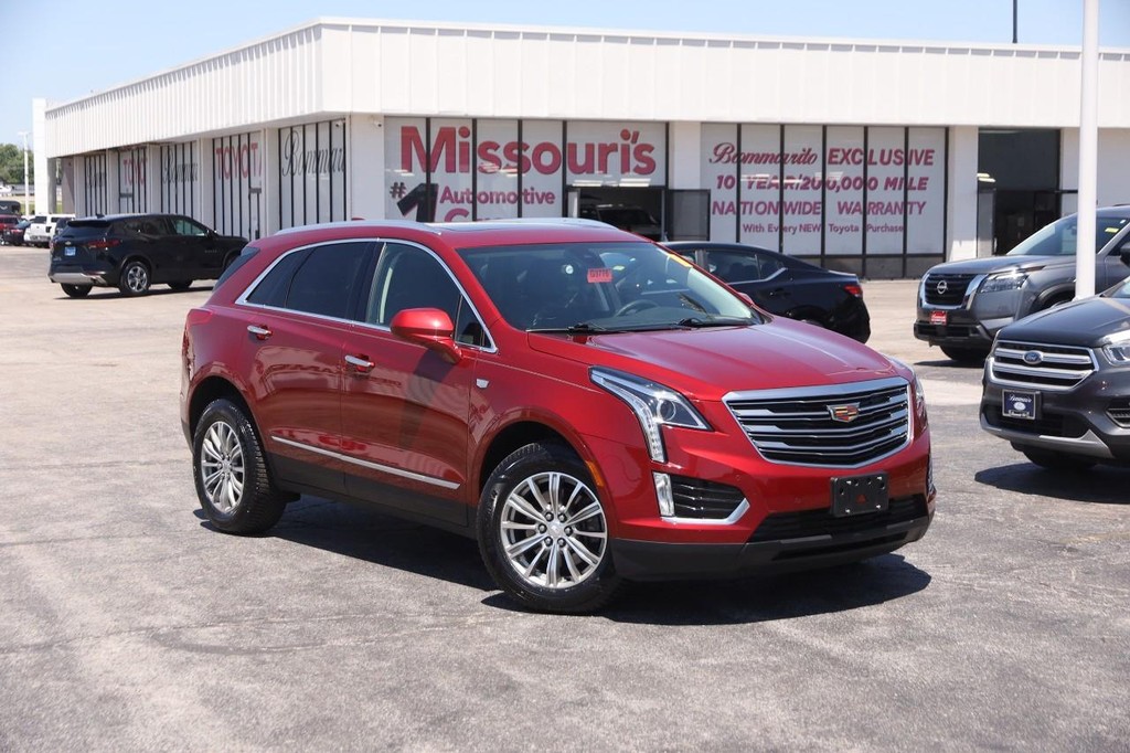 Cadillac XT5 Vehicle Full-screen Gallery Image 02