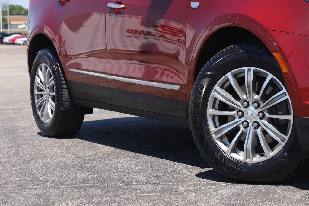 Cadillac XT5 Vehicle Full-screen Gallery Image 03