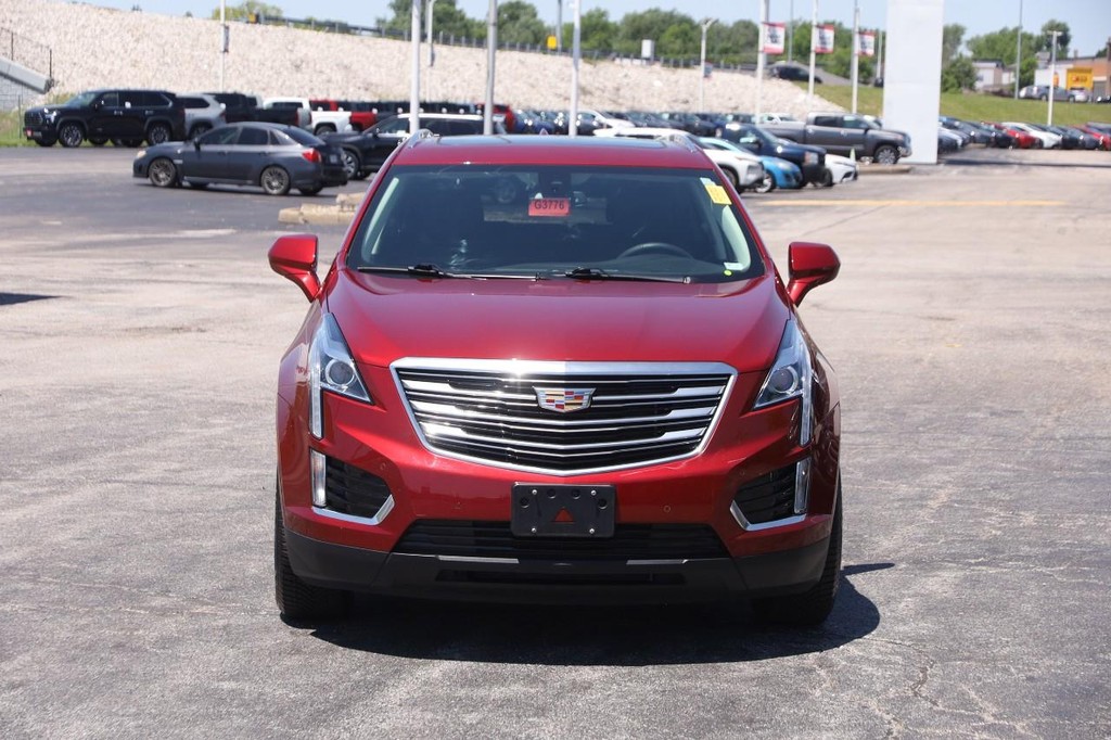 Cadillac XT5 Vehicle Full-screen Gallery Image 04