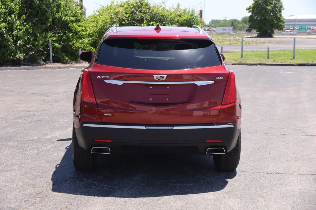 Cadillac XT5 Vehicle Full-screen Gallery Image 06