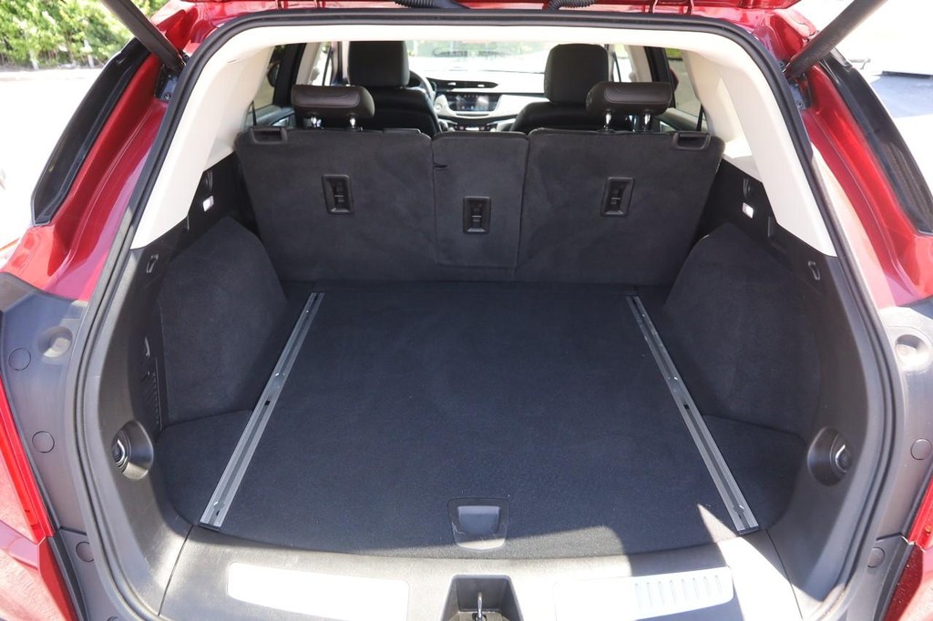 Cadillac XT5 Vehicle Full-screen Gallery Image 07