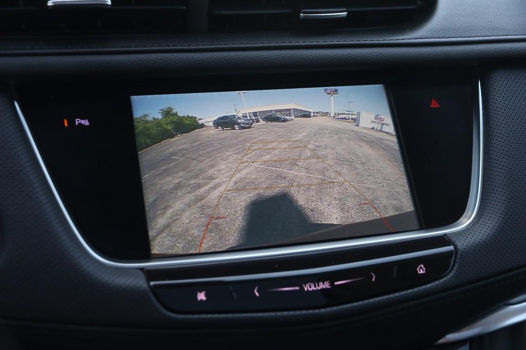 Cadillac XT5 Vehicle Full-screen Gallery Image 19