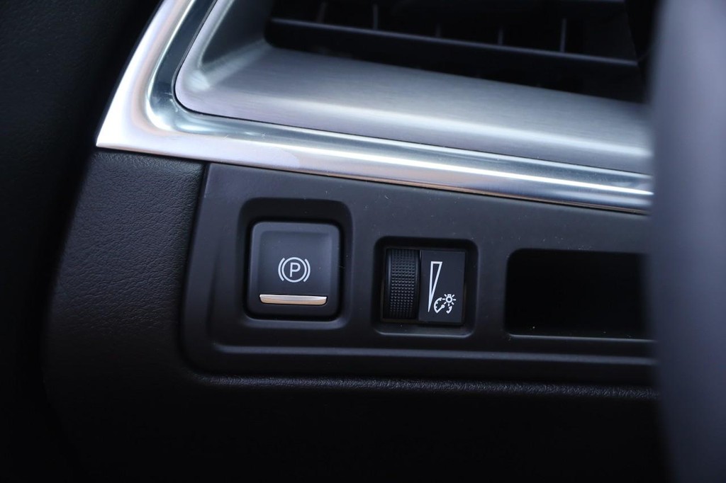 Cadillac XT5 Vehicle Full-screen Gallery Image 21