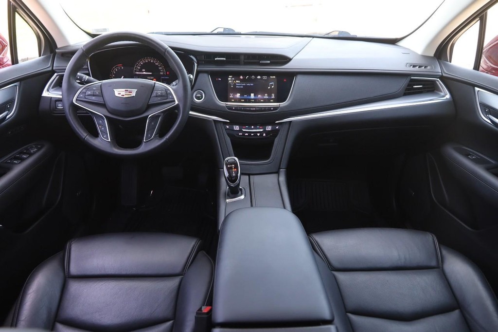 Cadillac XT5 Vehicle Full-screen Gallery Image 23