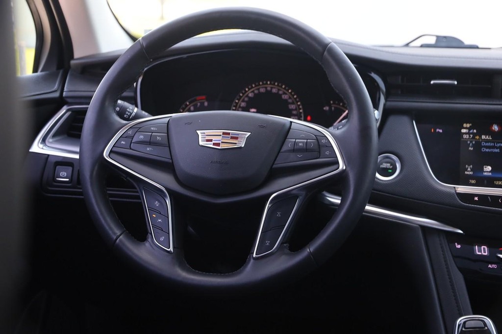 Cadillac XT5 Vehicle Full-screen Gallery Image 25