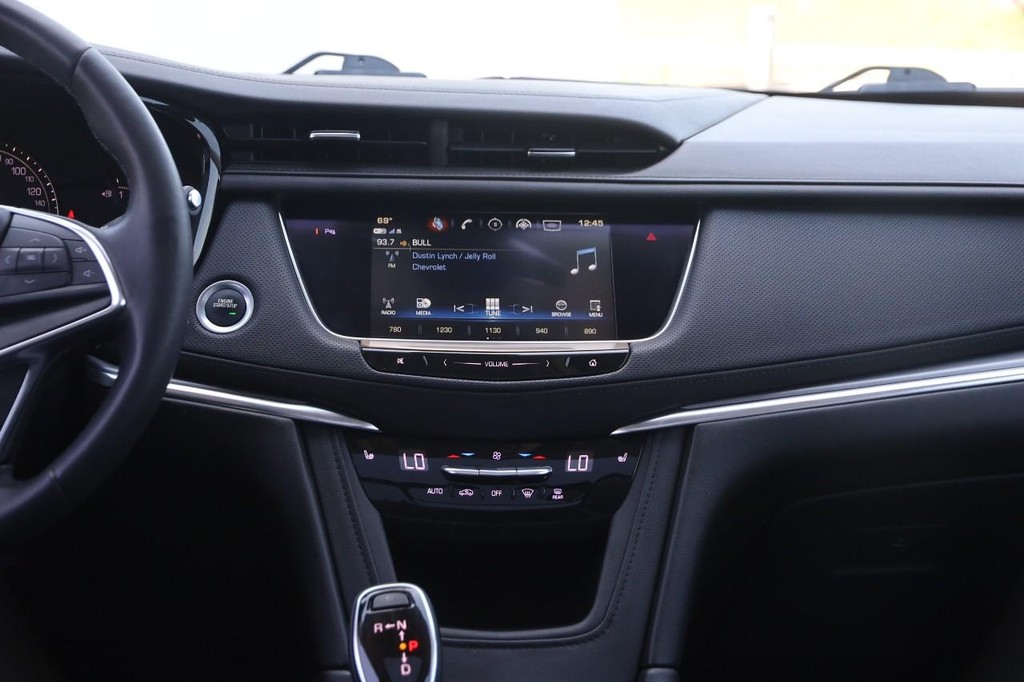 Cadillac XT5 Vehicle Full-screen Gallery Image 26