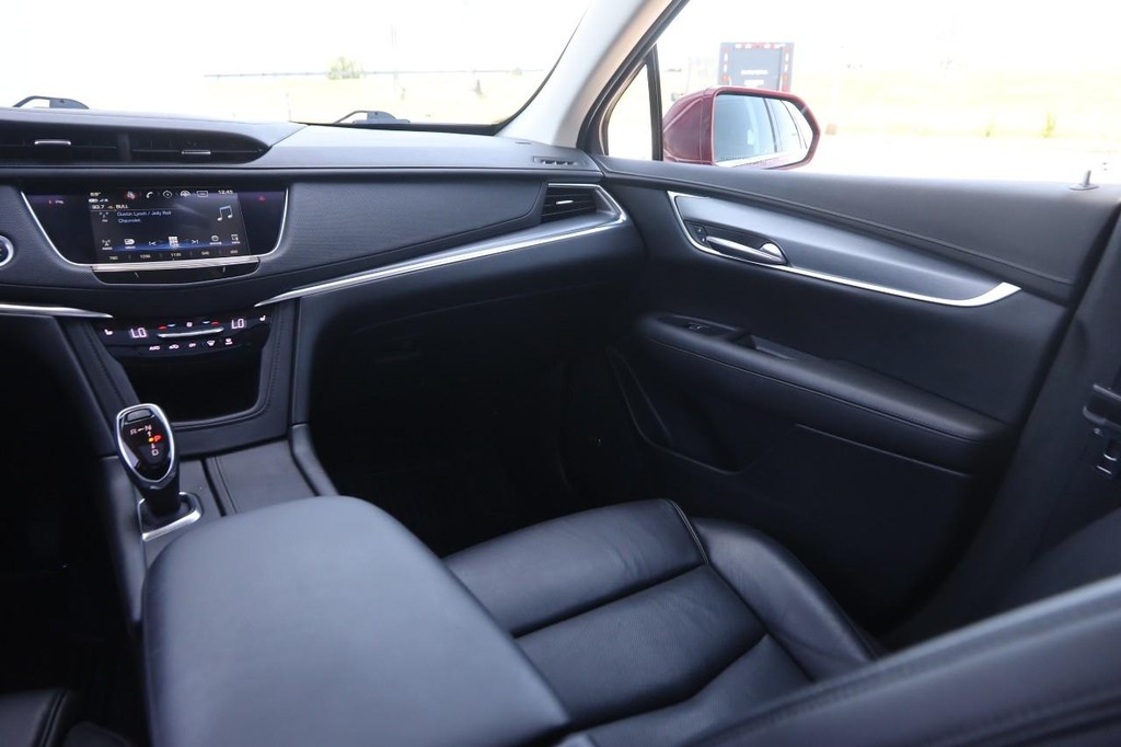 Cadillac XT5 Vehicle Full-screen Gallery Image 27