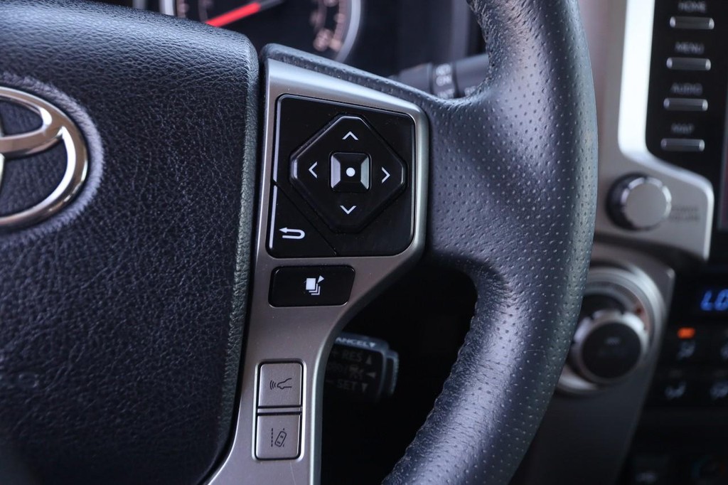 Toyota 4Runner Vehicle Full-screen Gallery Image 13