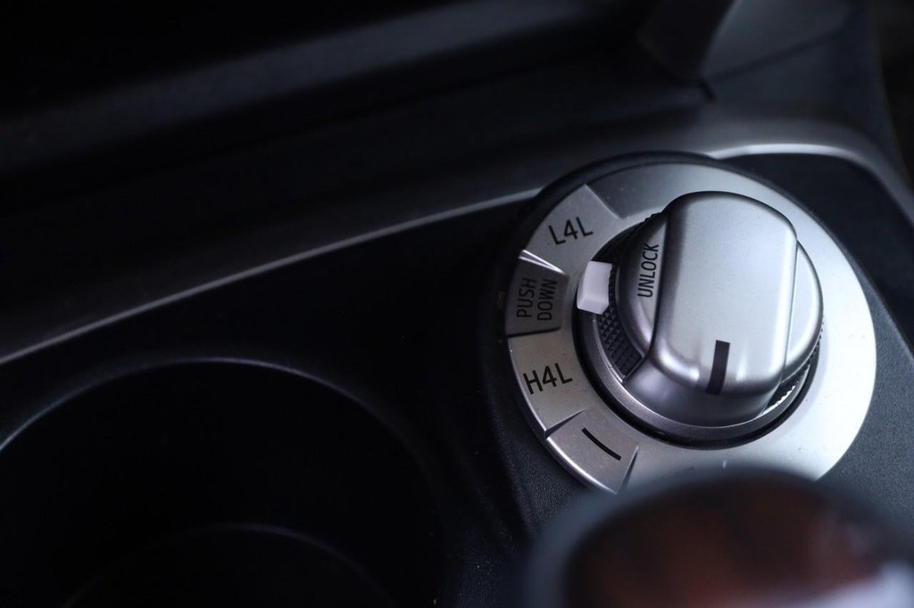 Toyota 4Runner Vehicle Full-screen Gallery Image 19