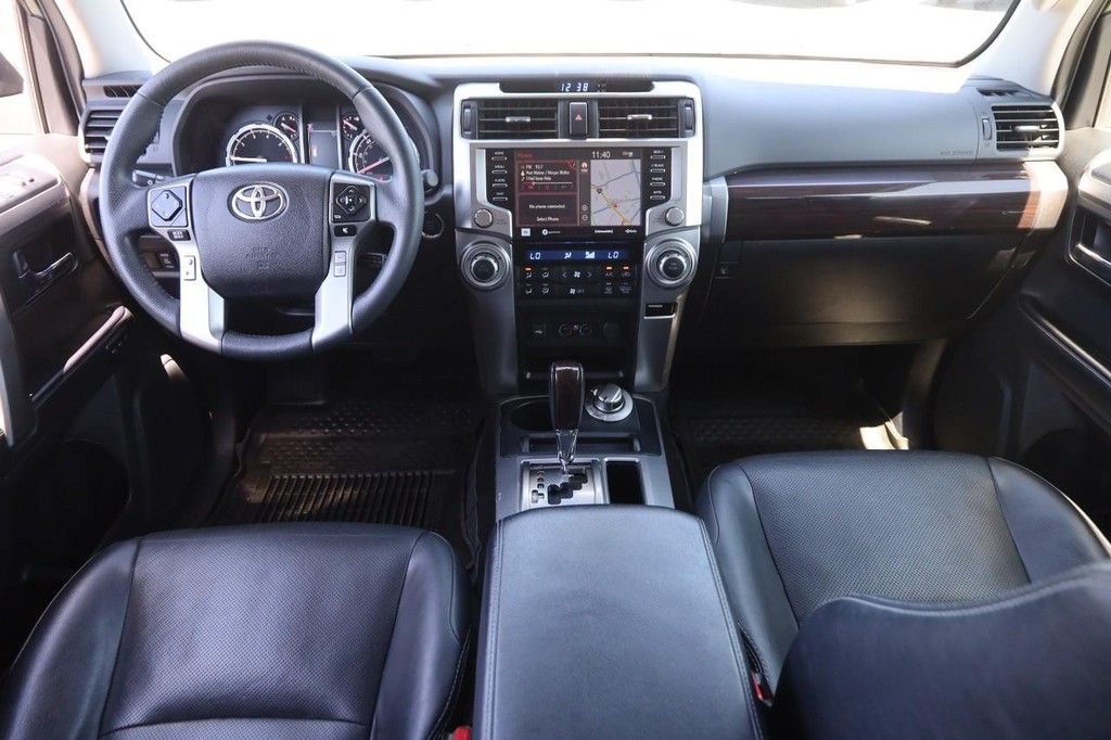 Toyota 4Runner Vehicle Full-screen Gallery Image 20