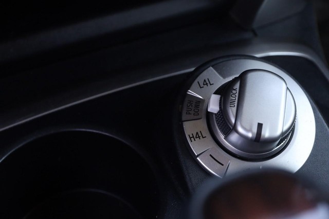 Toyota 4Runner Vehicle Image 19