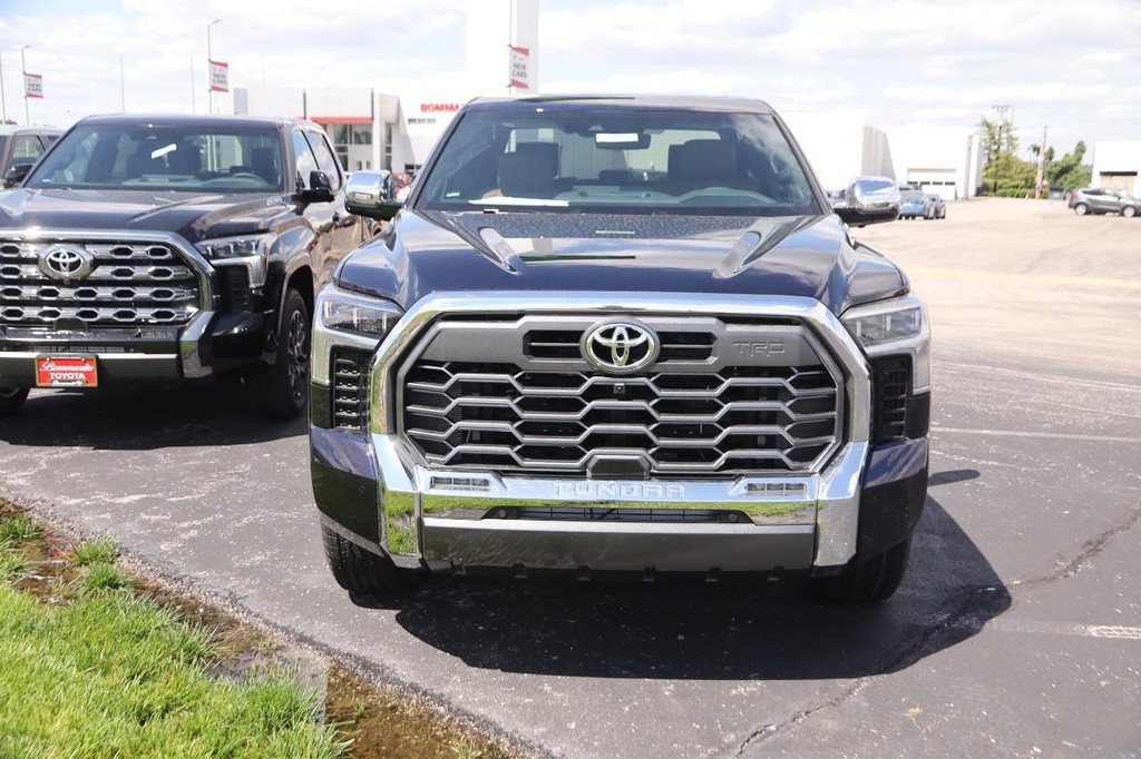 Toyota Tundra 4WD Vehicle Full-screen Gallery Image 3