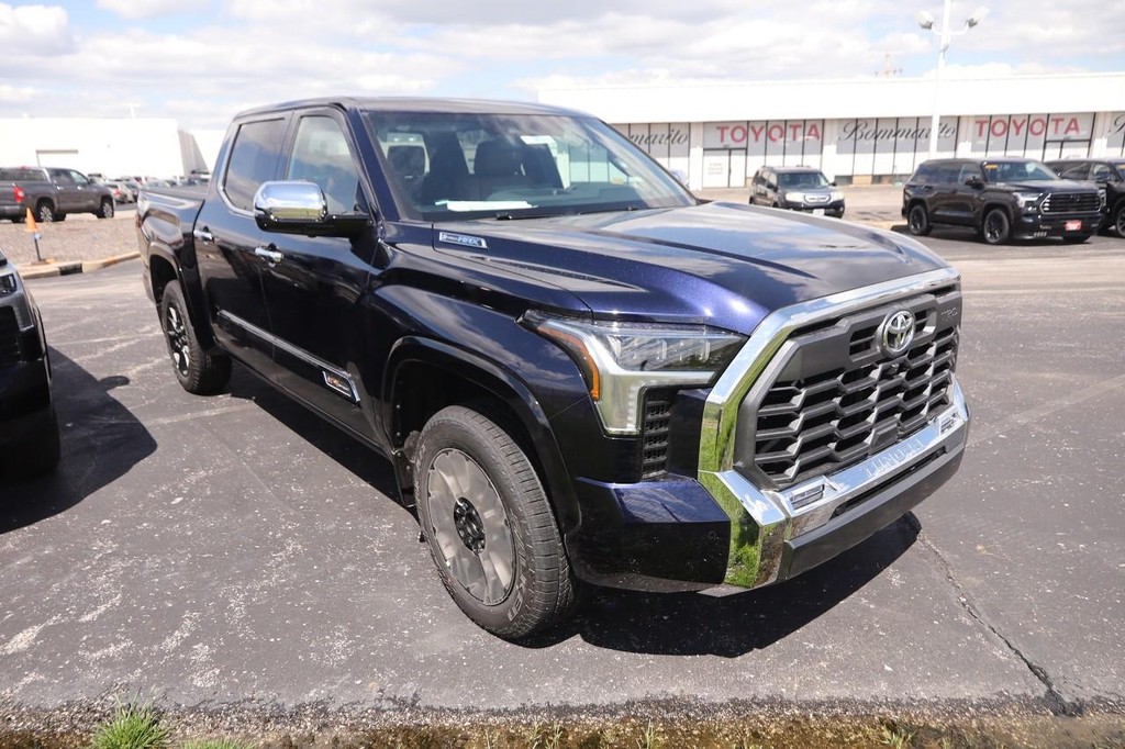 Toyota Tundra 4WD Vehicle Full-screen Gallery Image 4
