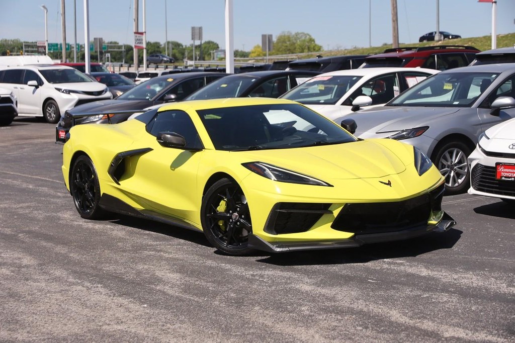 Chevrolet Corvette Vehicle Full-screen Gallery Image 02