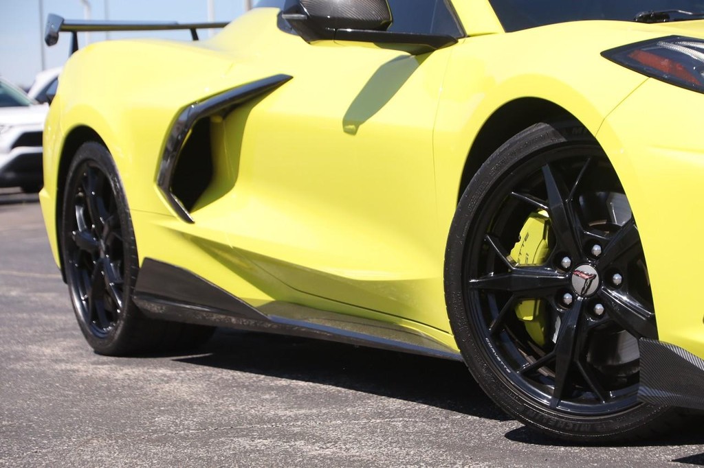 Chevrolet Corvette Vehicle Full-screen Gallery Image 03