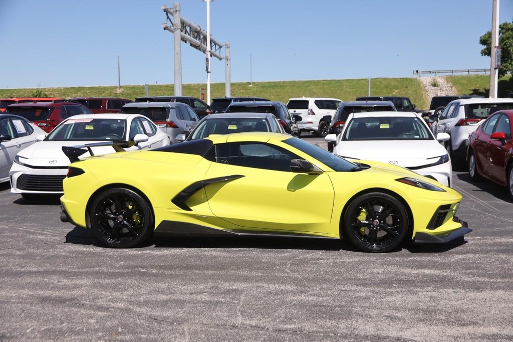 Chevrolet Corvette Vehicle Full-screen Gallery Image 05