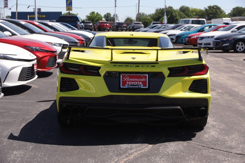 Chevrolet Corvette Vehicle Full-screen Gallery Image 06