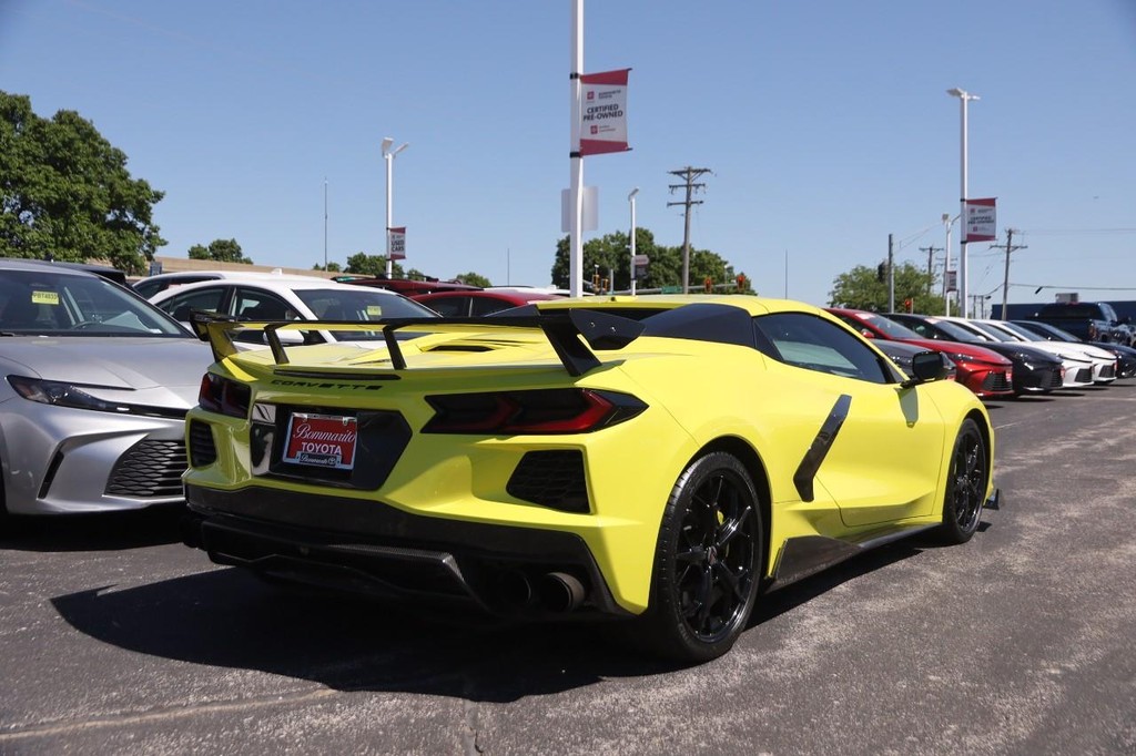 Chevrolet Corvette Vehicle Full-screen Gallery Image 07