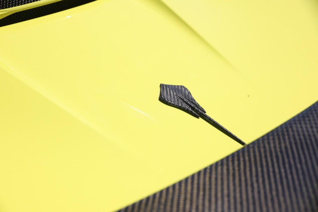 Chevrolet Corvette Vehicle Full-screen Gallery Image 08