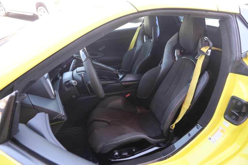 Chevrolet Corvette Vehicle Full-screen Gallery Image 11
