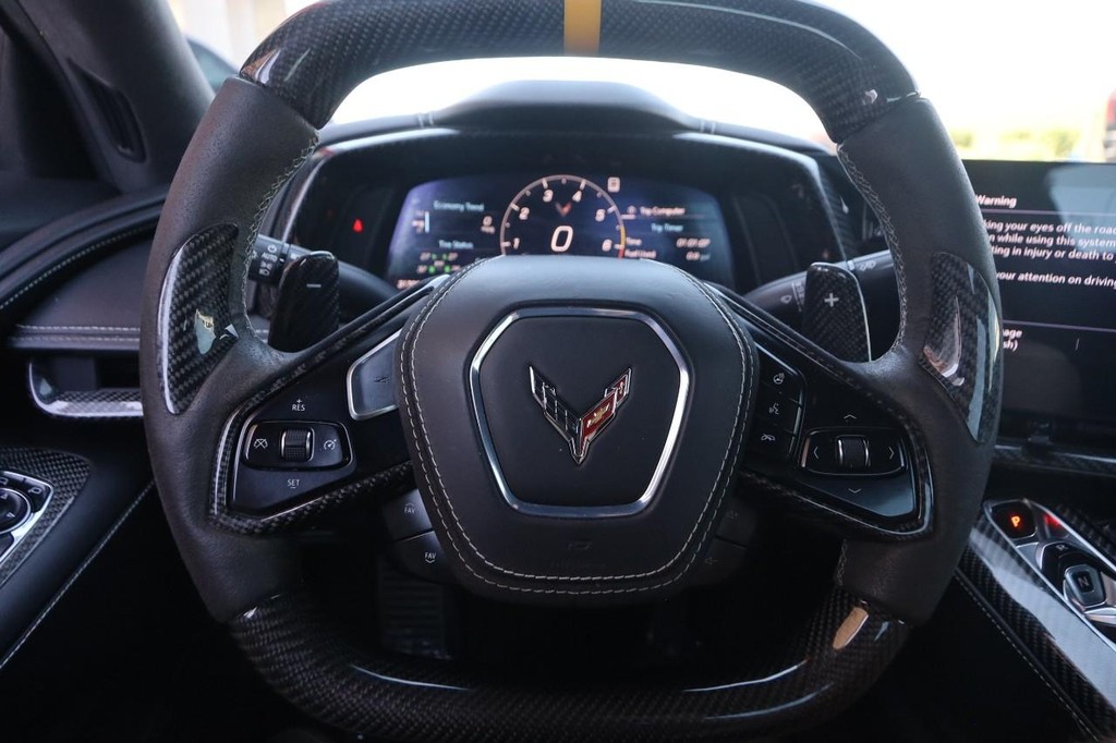 Chevrolet Corvette Vehicle Full-screen Gallery Image 14