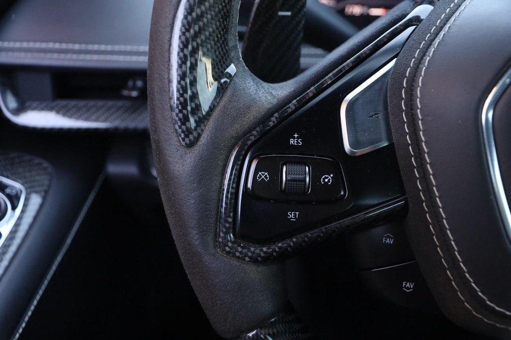Chevrolet Corvette Vehicle Full-screen Gallery Image 15
