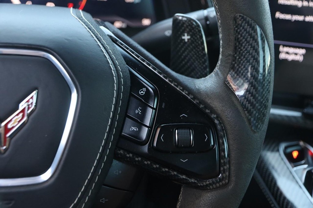 Chevrolet Corvette Vehicle Full-screen Gallery Image 16