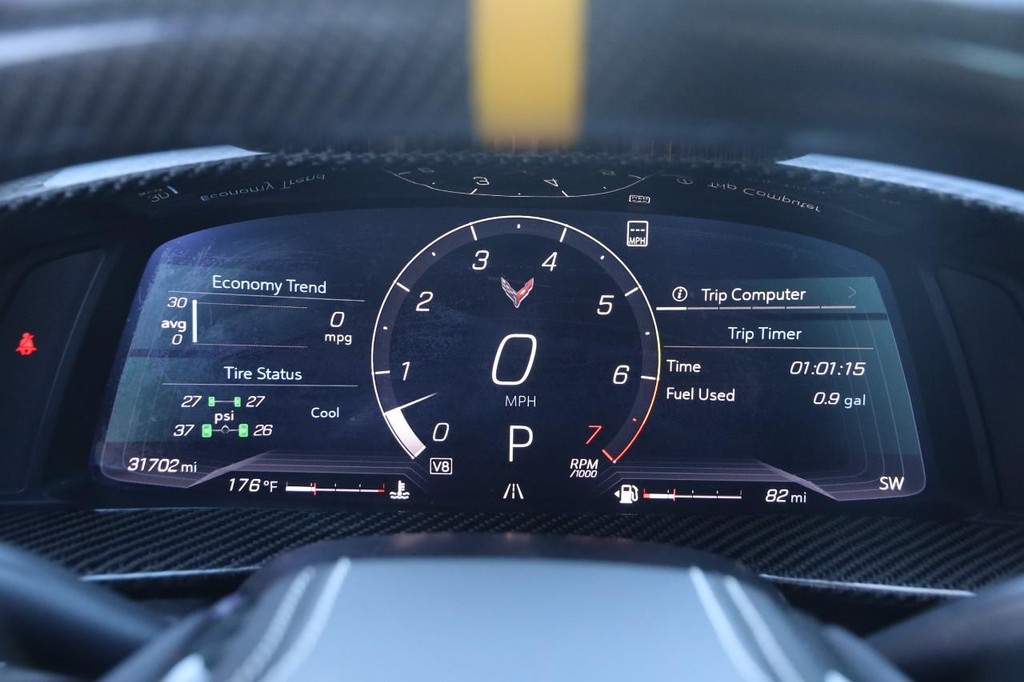 Chevrolet Corvette Vehicle Full-screen Gallery Image 17