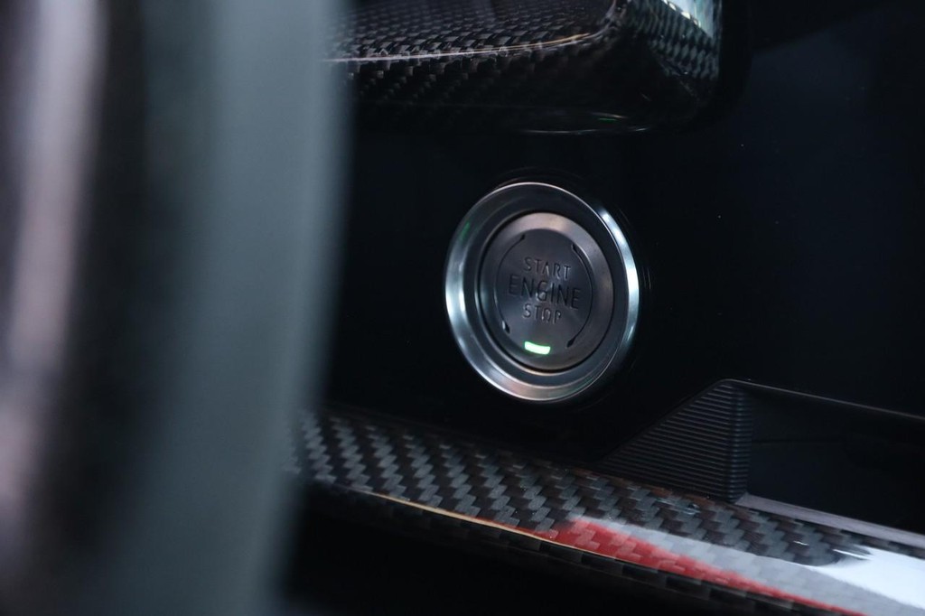 Chevrolet Corvette Vehicle Full-screen Gallery Image 18
