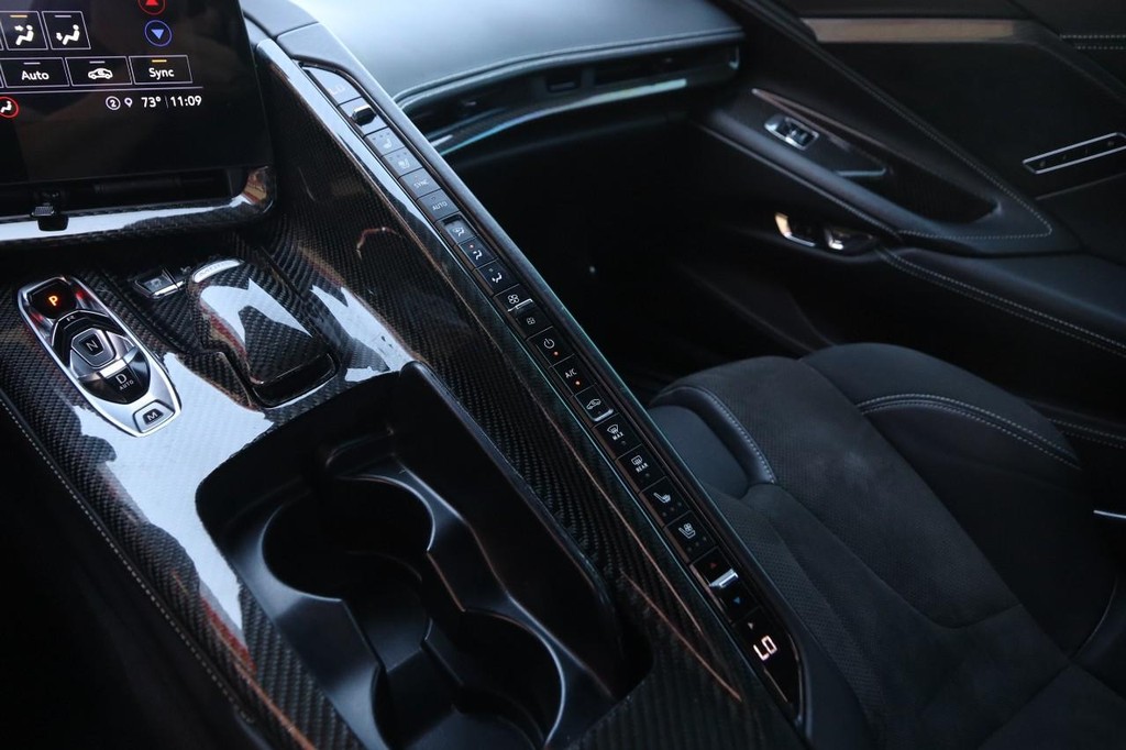 Chevrolet Corvette Vehicle Full-screen Gallery Image 22