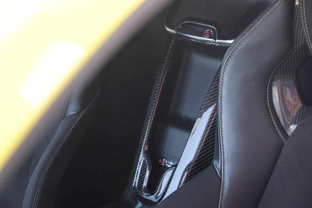 Chevrolet Corvette Vehicle Full-screen Gallery Image 24