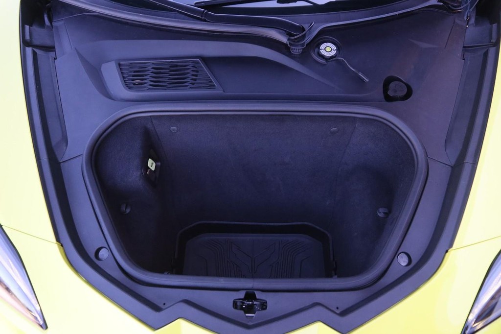 Chevrolet Corvette Vehicle Full-screen Gallery Image 25