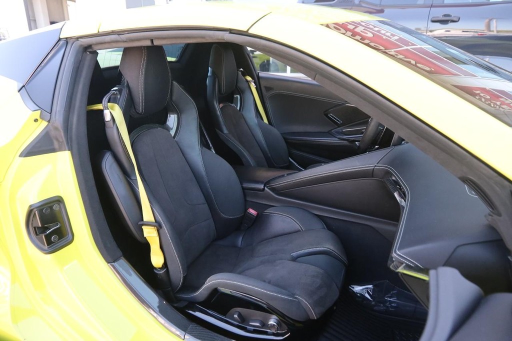 Chevrolet Corvette Vehicle Full-screen Gallery Image 28