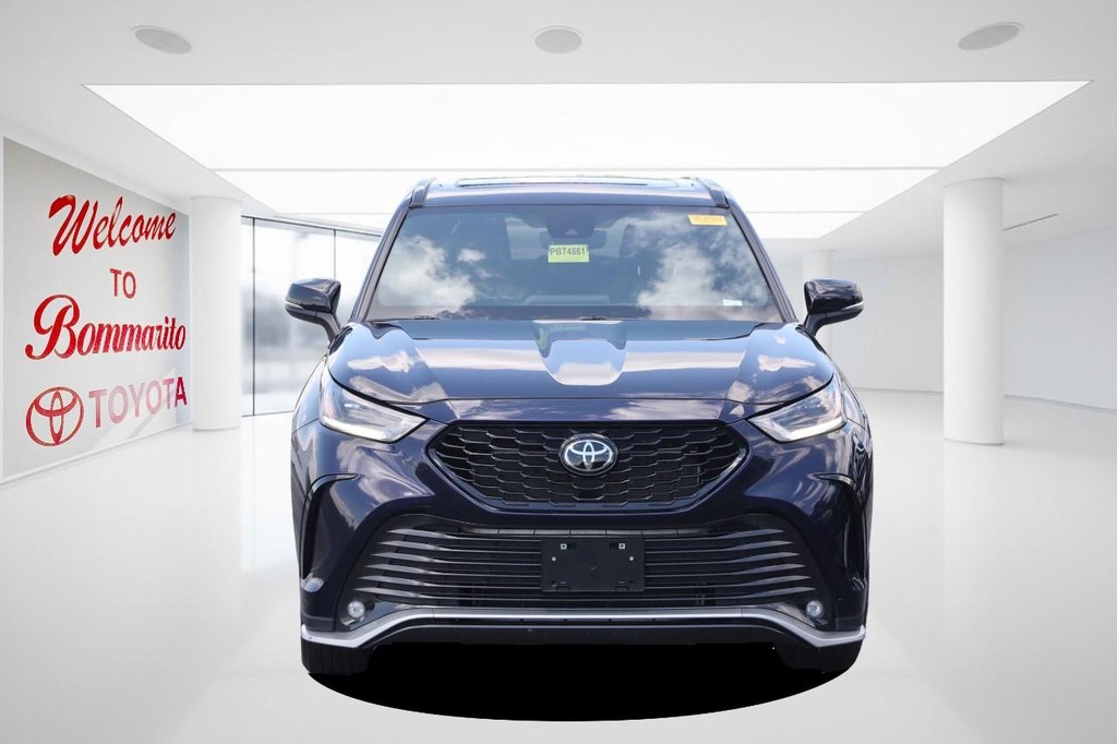 Toyota Highlander Vehicle Full-screen Gallery Image 4